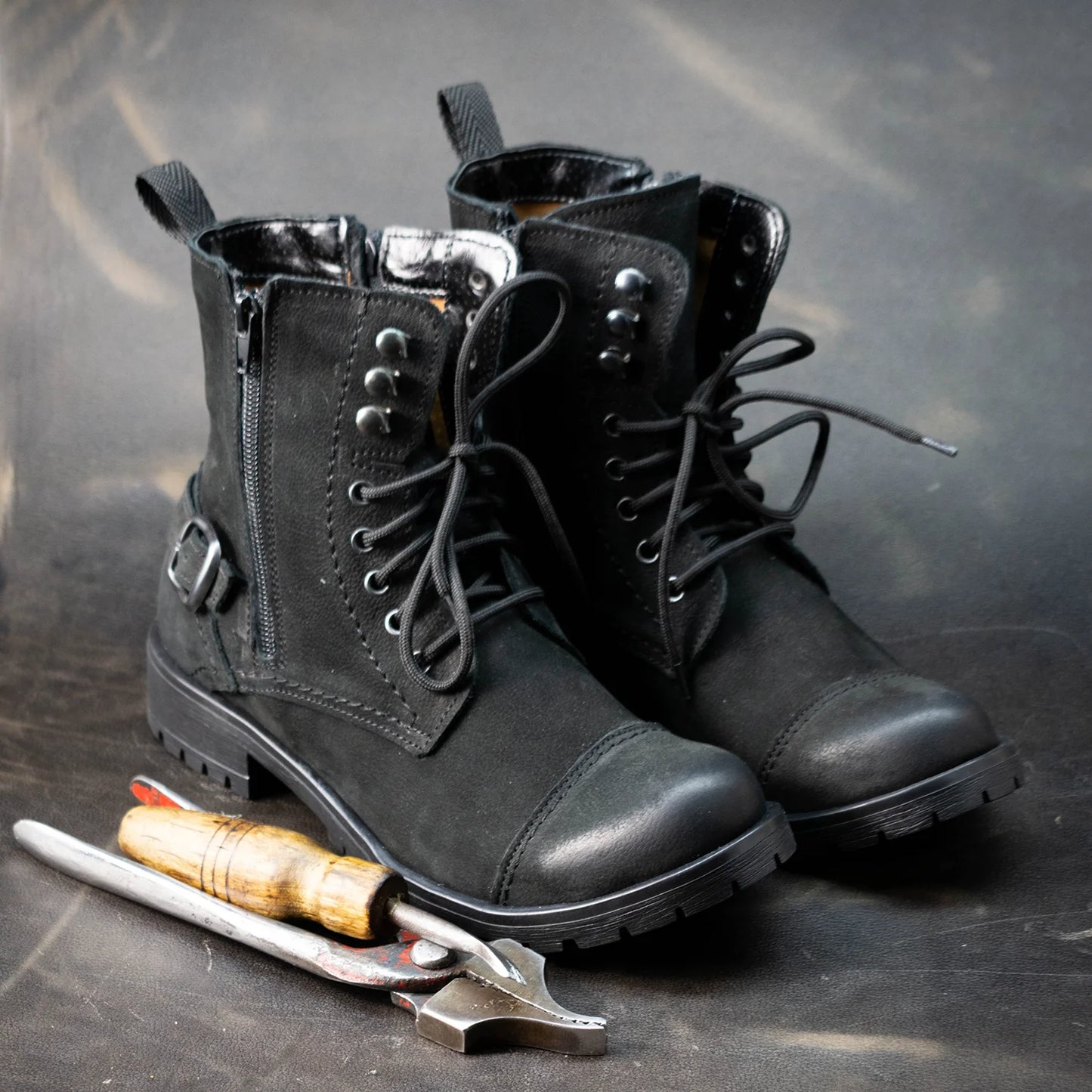 Dámské kotníkové boty Aria – ručně šité černé boty z italské kůže | KarolShoes